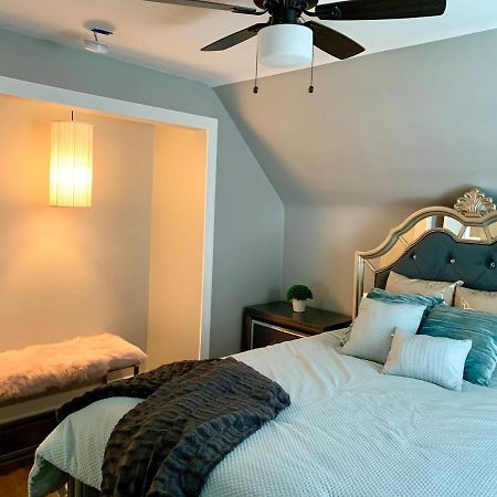 The Oakwood Cottage- With Private Yard & Parking, Minutes From Falls & Casino By Niagara Hospitality Niagarafallen Exteriör bild