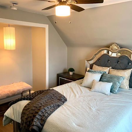 The Oakwood Cottage- With Private Yard & Parking, Minutes From Falls & Casino By Niagara Hospitality Niagarafallen Exteriör bild