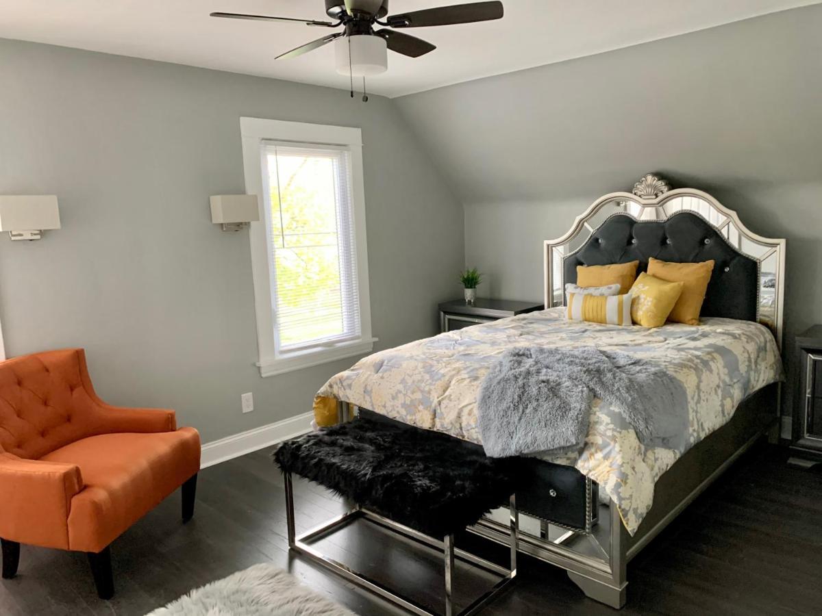 The Oakwood Cottage- With Private Yard & Parking, Minutes From Falls & Casino By Niagara Hospitality Niagarafallen Exteriör bild