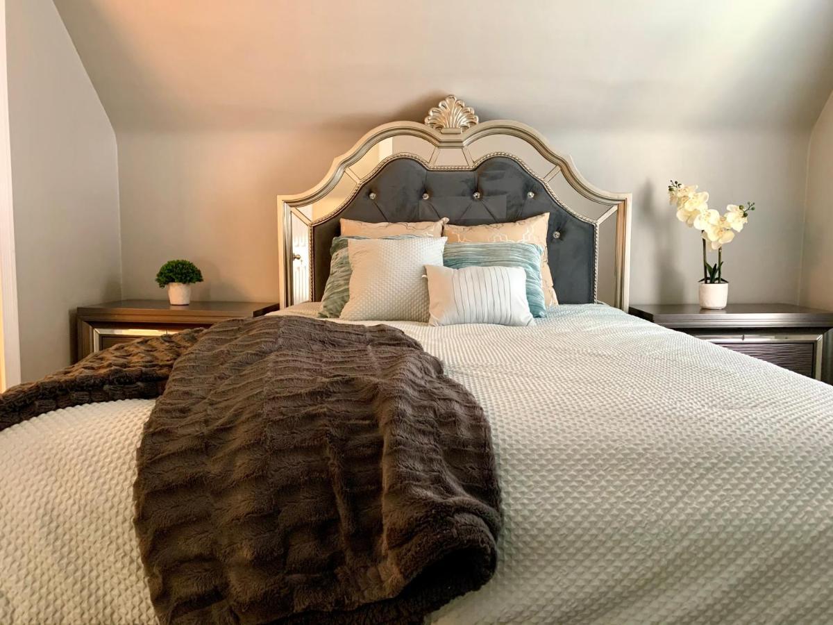 The Oakwood Cottage- With Private Yard & Parking, Minutes From Falls & Casino By Niagara Hospitality Niagarafallen Exteriör bild