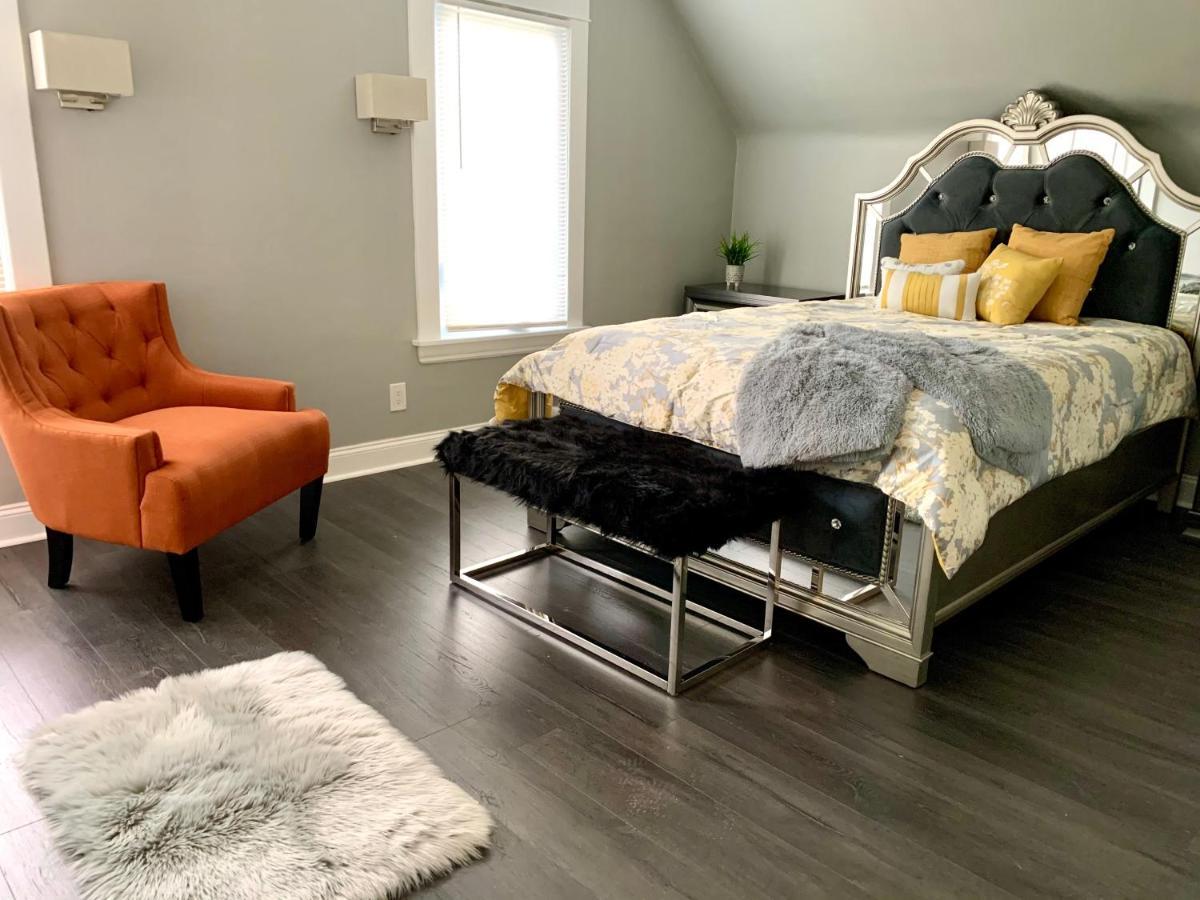 The Oakwood Cottage- With Private Yard & Parking, Minutes From Falls & Casino By Niagara Hospitality Niagarafallen Exteriör bild